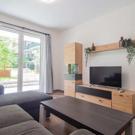Corvin Modern Two Bedroom Apartment Free Parking Budapest Exterior photo
