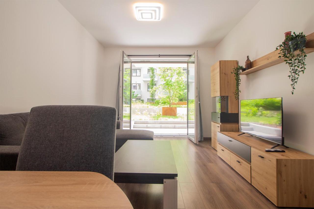 Corvin Modern Two Bedroom Apartment Free Parking Budapest Exterior photo