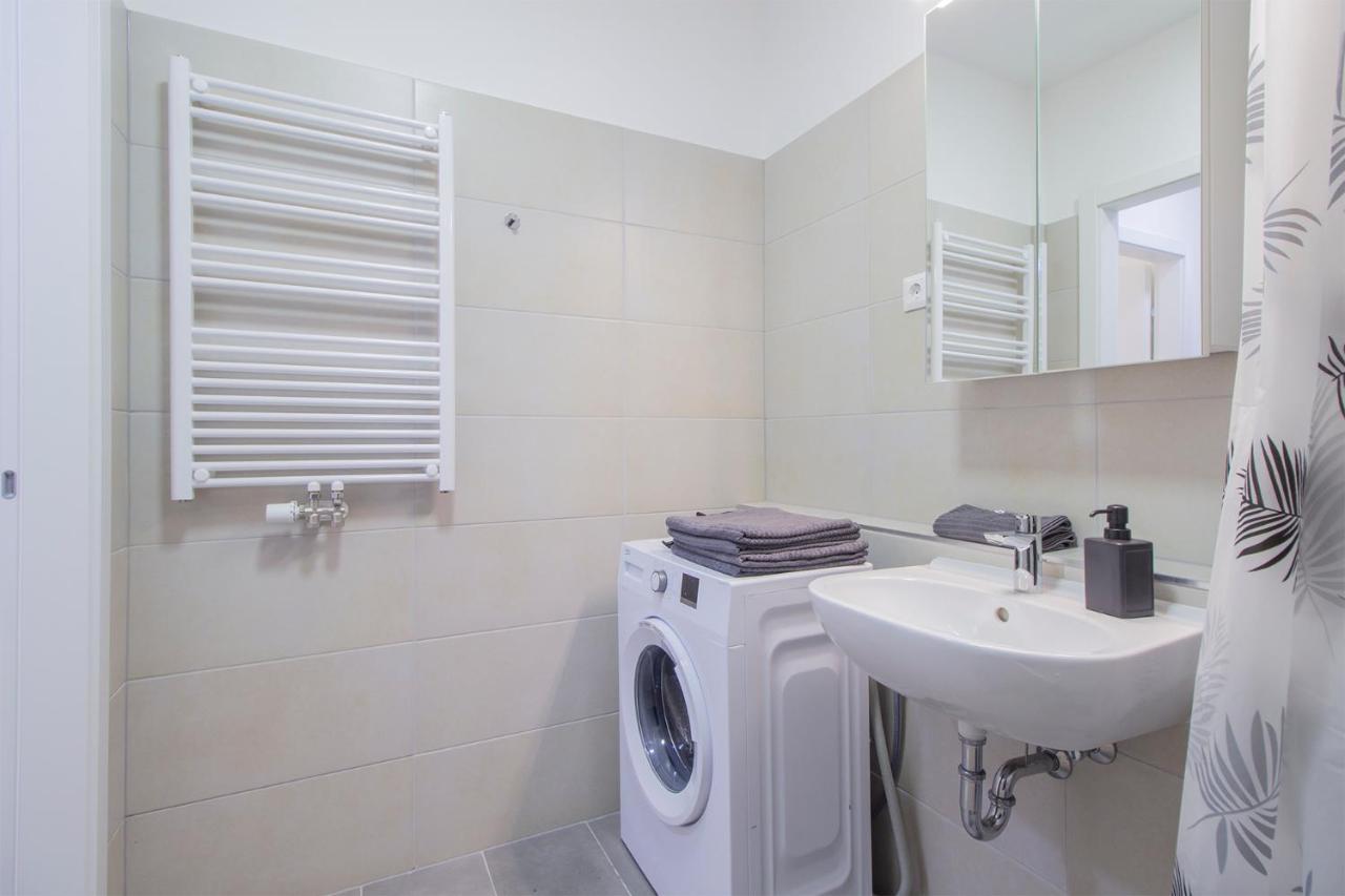 Corvin Modern Two Bedroom Apartment Free Parking Budapest Exterior photo