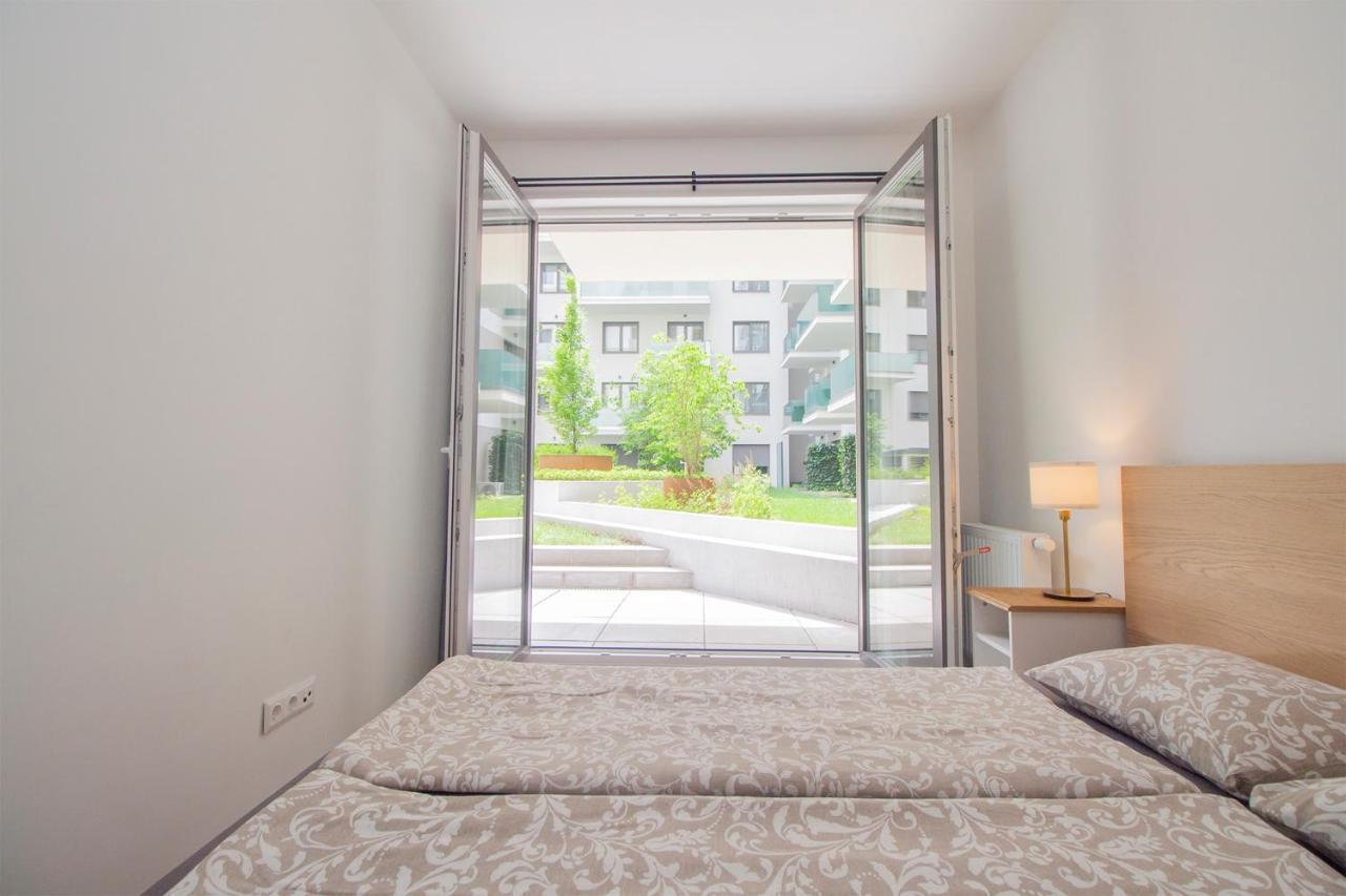 Corvin Modern Two Bedroom Apartment Free Parking Budapest Exterior photo