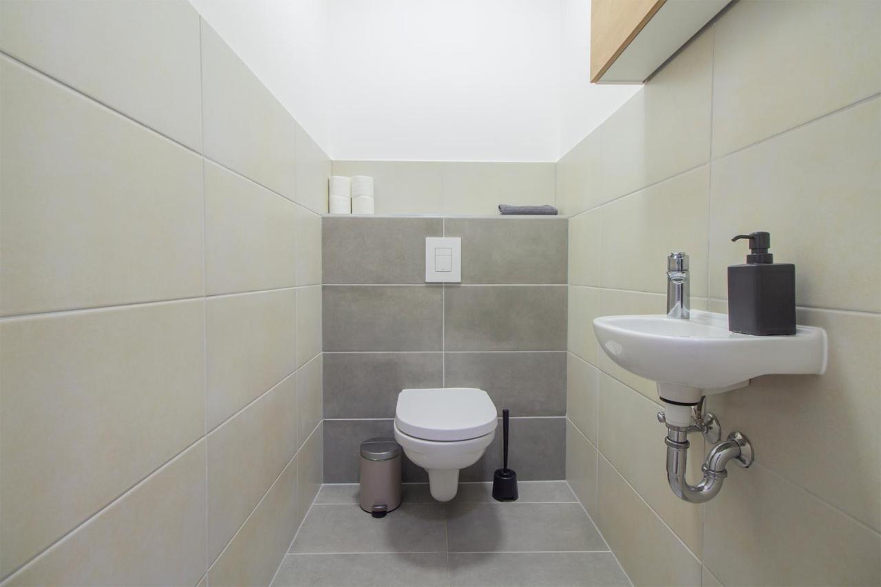 Corvin Modern Two Bedroom Apartment Free Parking Budapest Exterior photo
